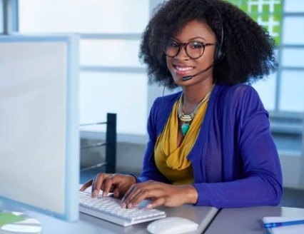 Customer support agent helping a customer buy car trackers